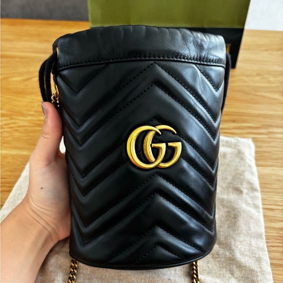 Gucci Marmont Bucket Bag - Picture 4 of 8